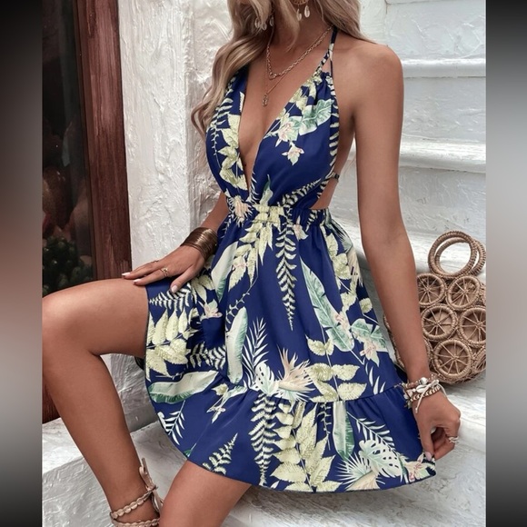 Dresses & Skirts - Boho tropical print open tie back halter mini dress